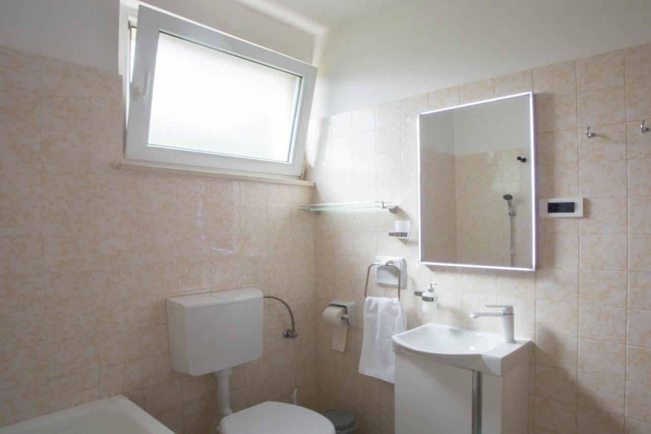 Apartment Damir Постира Екстериор снимка