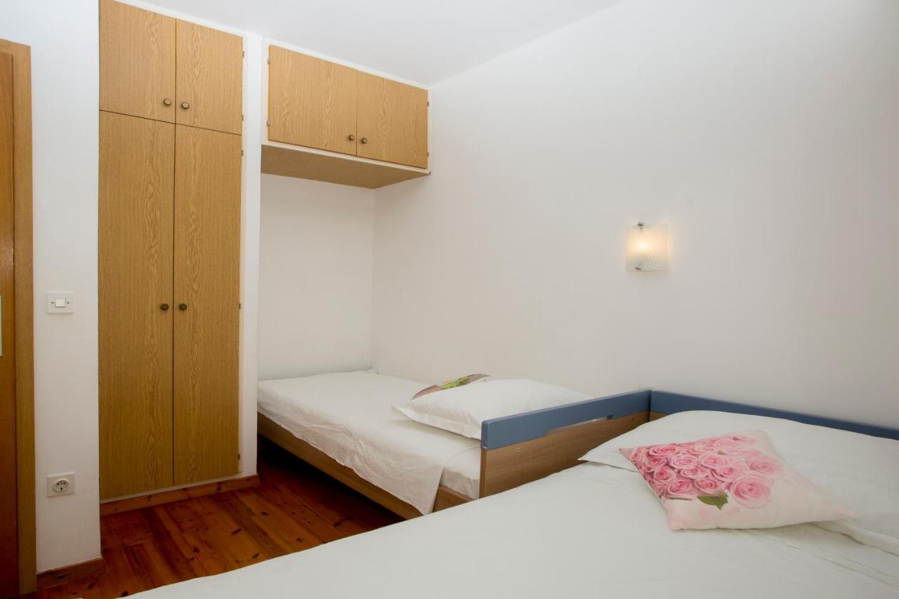 Apartment Damir Постира Екстериор снимка