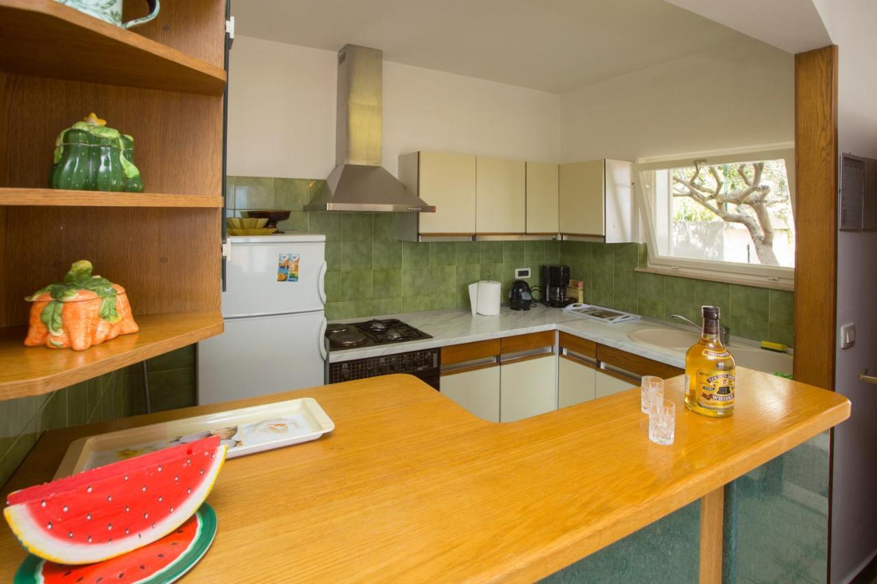Apartment Damir Постира Екстериор снимка