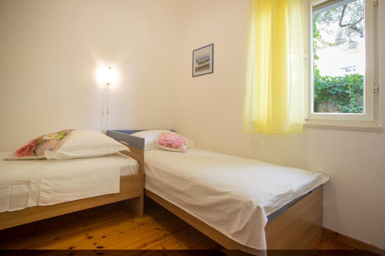 Apartment Damir Постира Екстериор снимка