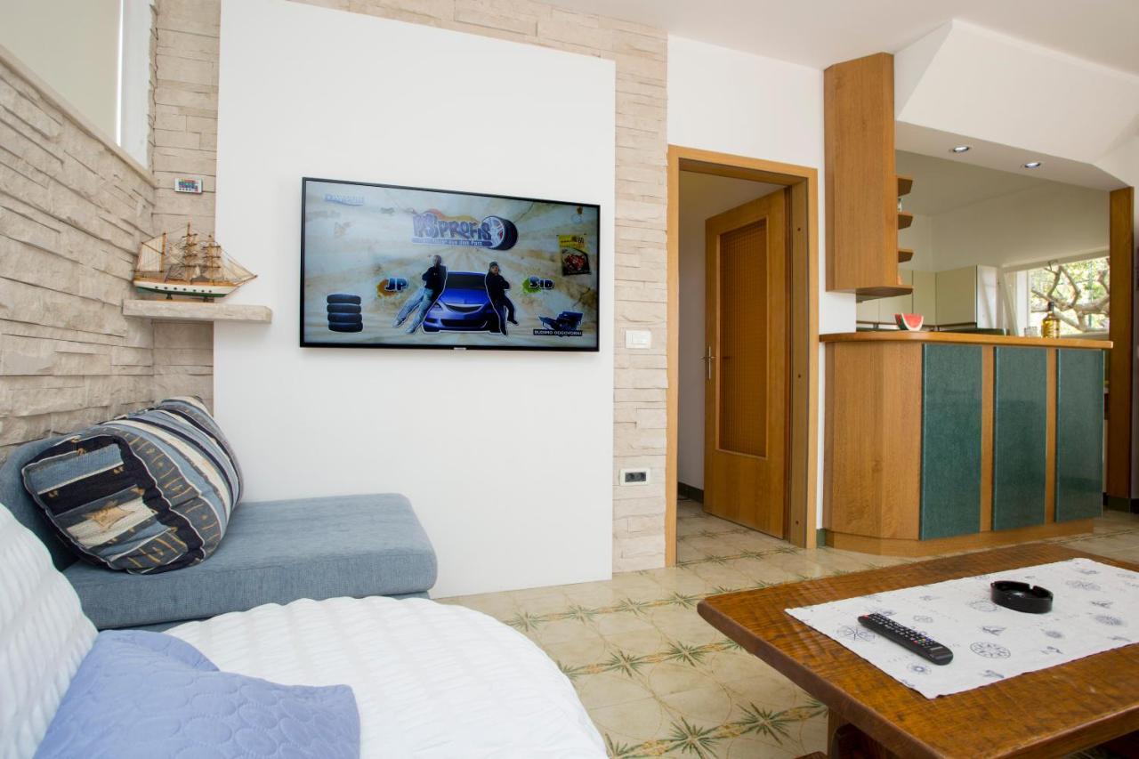 Apartment Damir Постира Екстериор снимка