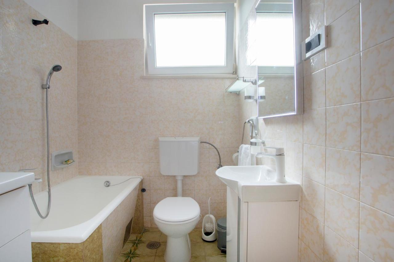 Apartment Damir Постира Екстериор снимка
