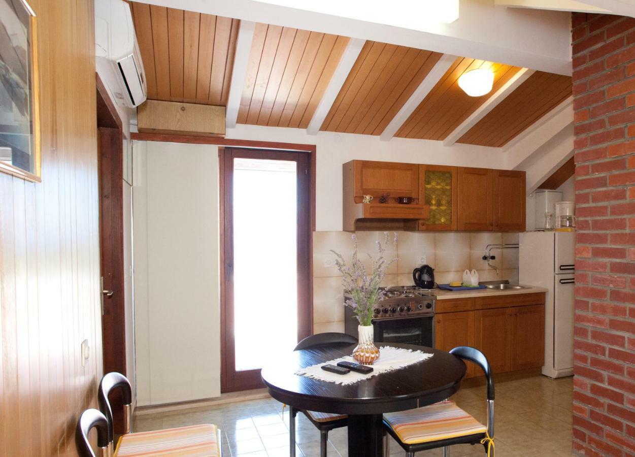 Apartment Damir Постира Екстериор снимка